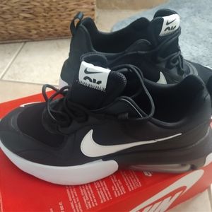 Nike Air Max Verona size 9